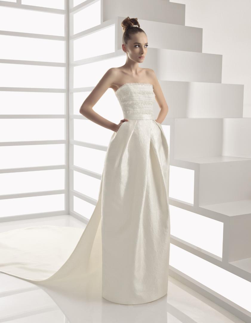 Since 1995 Rosa Clara has been a popular bridal designer both in her home