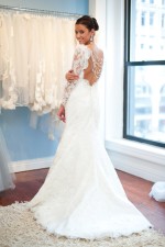 white-french-lace-open-back-wedding-gown-with-back-buttons-long-sleeved-wedding-dress-beyaz-dantel-sirti-acik-arkasi-dugmeli-uzun-kollu-gelinlik-modeli