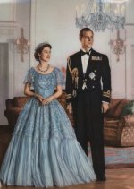 Queen-Elizabeth-II-England-Fashion-Style (7)